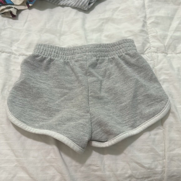 Tommy Hilfiger 18m - Picture 2 of 3